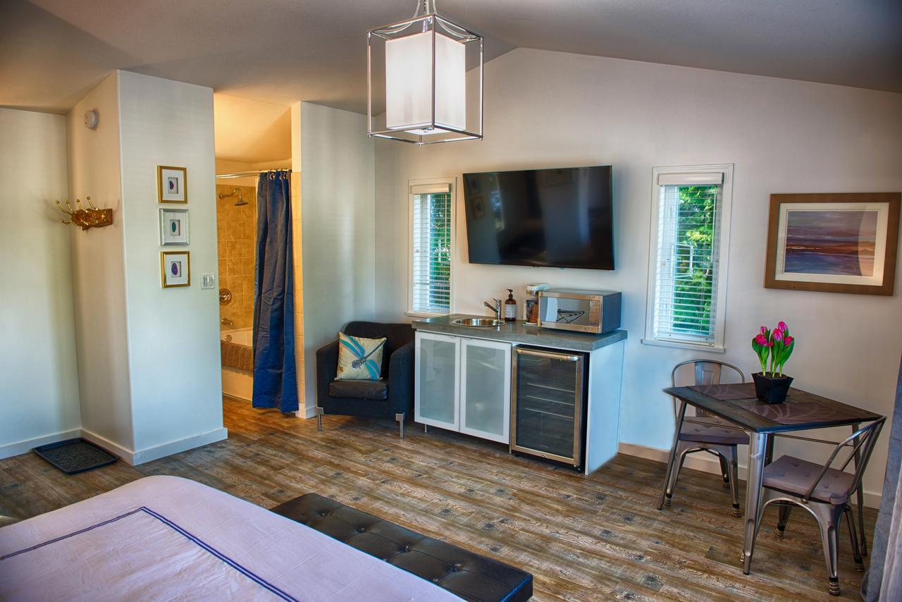 The Francis Boutique Inn Ucluelet Buitenkant foto